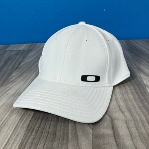 Oakley Hat Classic Low L/XL Men's White Black A-Flex Flex Fit